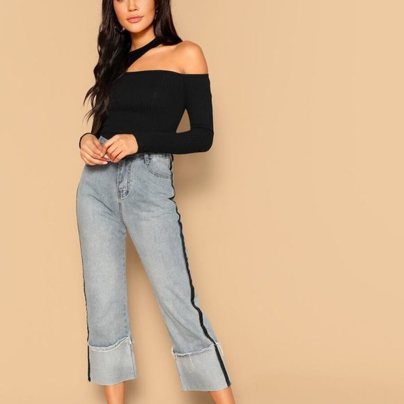 Black Cutout Neck Ribbed T-shirt - Picture 2 of 5